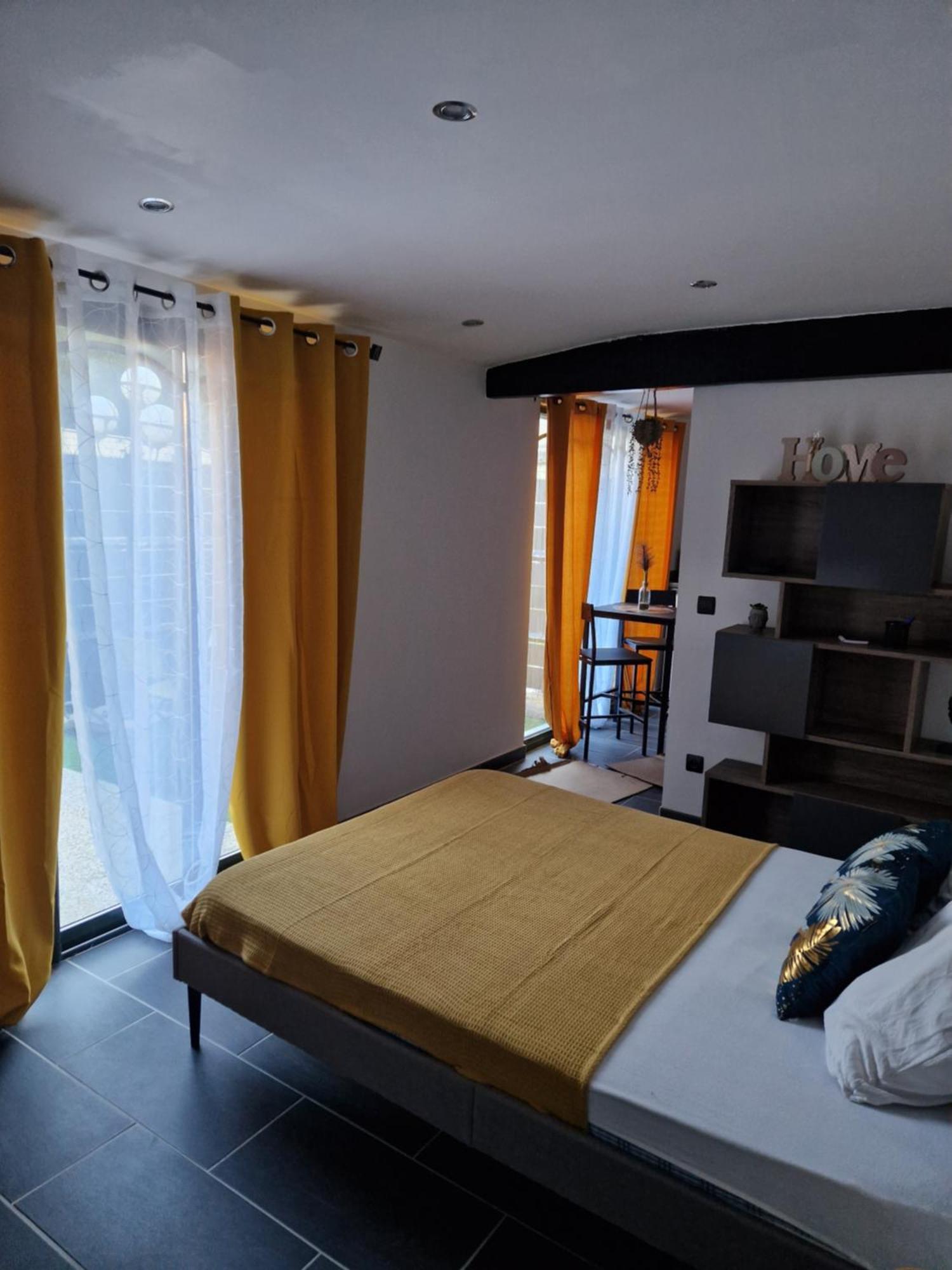 Grand Studio 2 Personnes Saint-Amand-Mont-Rond Extérieur photo