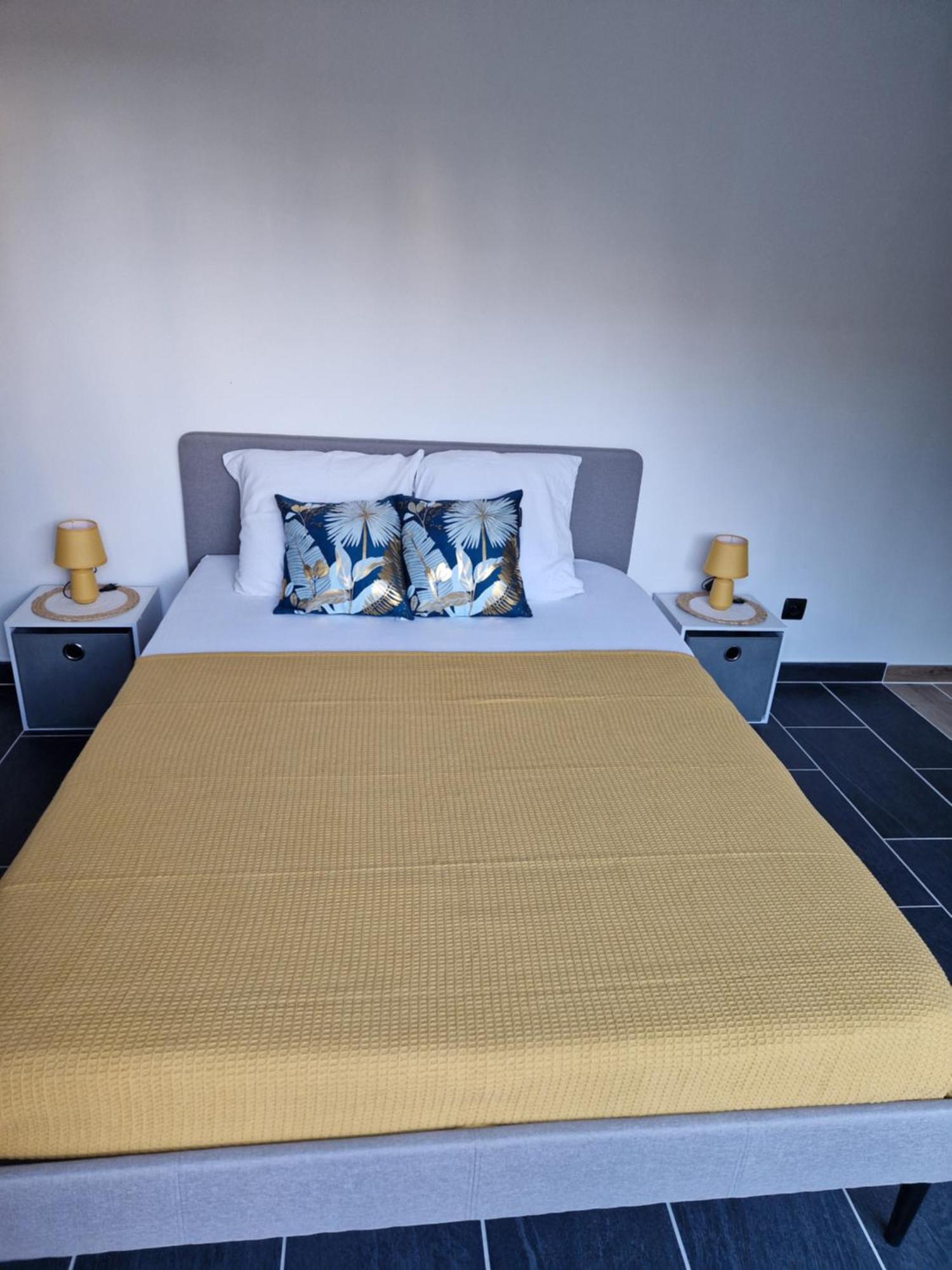 Grand Studio 2 Personnes Saint-Amand-Mont-Rond Extérieur photo