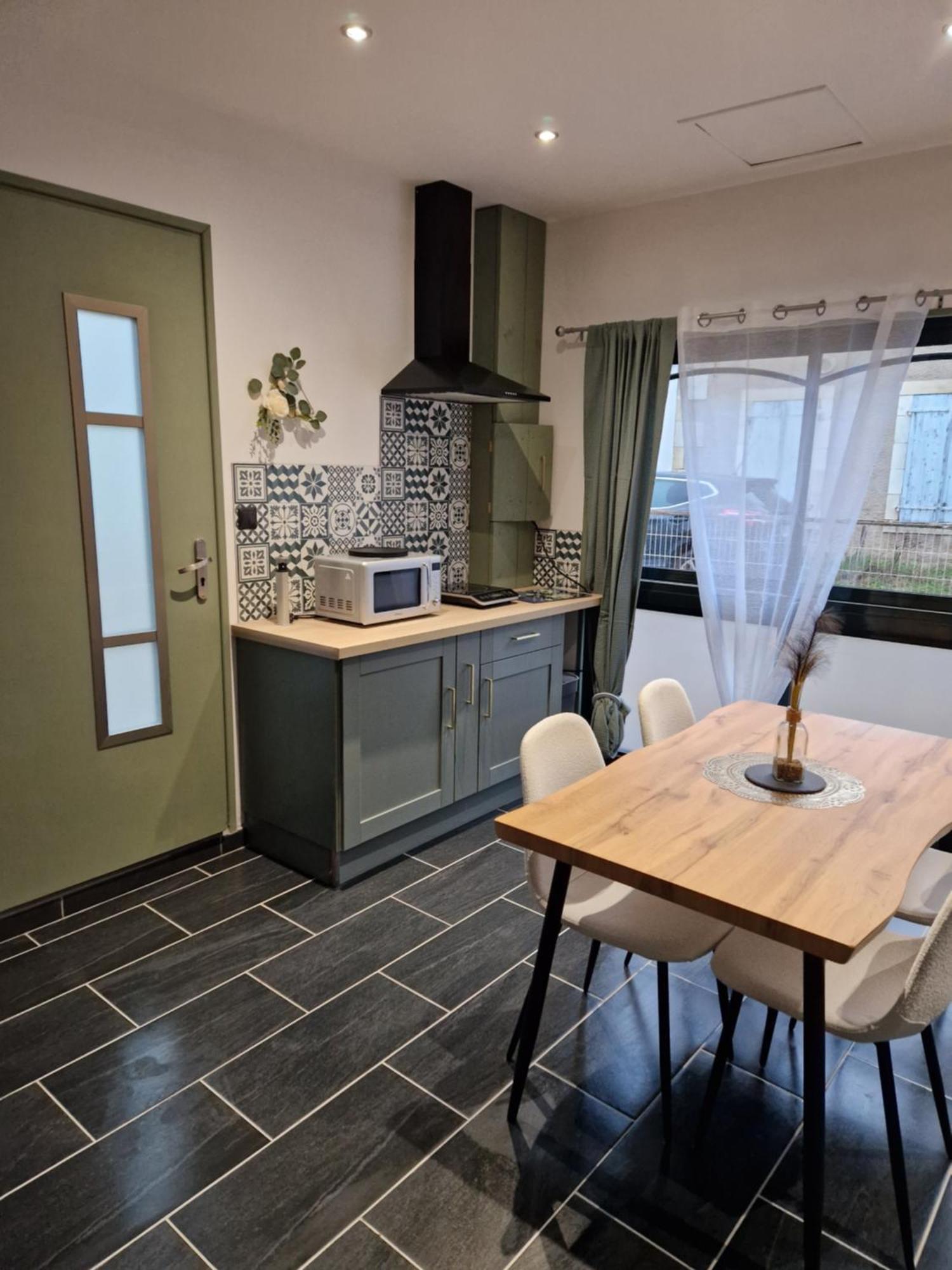 Grand Studio 2 Personnes Saint-Amand-Mont-Rond Extérieur photo